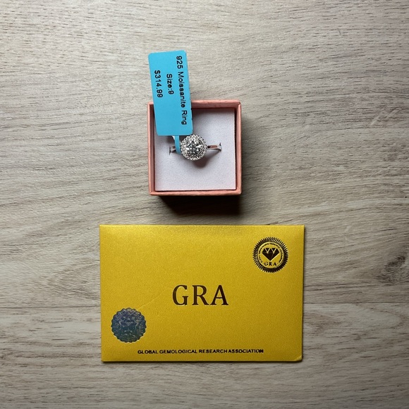 0.81 CAROT ROUND HALO CUT RING - Picture 6 of 6